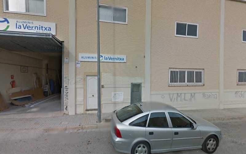 Fotografia tomada fuera de Aluminis La Vernitxa - Carpintería metálica y de aluminio en Vall D'Uixó ( La ), Castellón