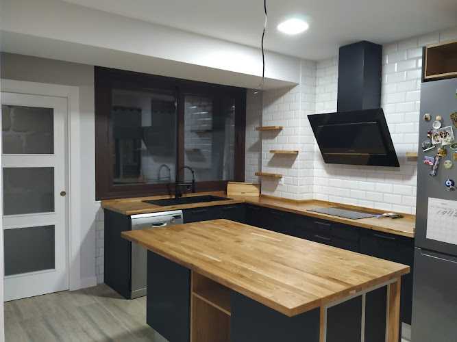 Fotografia tomada fuera de Carpinteria Moreno Ruiz - Carpintería en Porcuna, Jaén