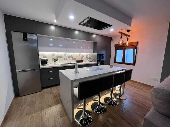 Fotografia tomada fuera de Carpintería FL Florentino - Carpintería en Motril, Granada