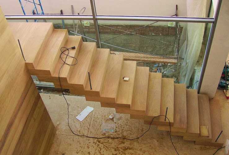 Fotografia tomada fuera de CARPINTERIA CABA - Fábrica de puertas en Salobreña, Granada