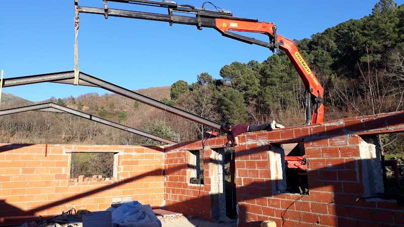 Fotografia tomada fuera de Cerrajeria Hermanos Gonzalves - Carpintería metálica y de aluminio en Valverde del Fresno, Cáceres