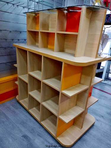 Fotografia tomada fuera de StancoMuebles Group - Shelving store en Madrid, Madrid