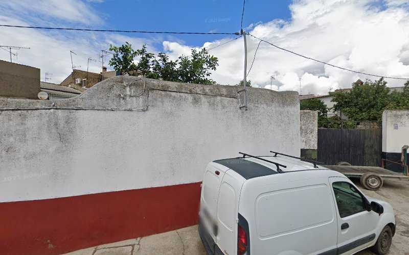 Fotografia tomada fuera de Carpintería Santiago Soria Valentín - Carpintería en Ceclavín, Cáceres