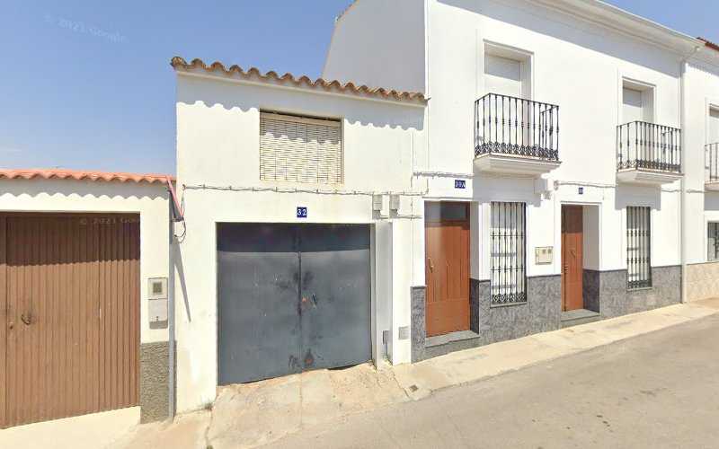 Fotografia tomada fuera de Carpintería Jose Cruz Cordero - Carpintero en Fuente de Cantos, Badajoz