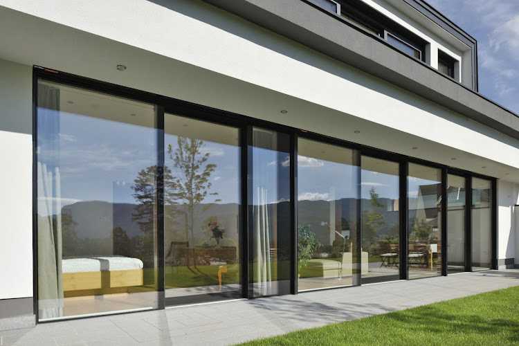 Fotografia tomada fuera de Aluminios Macías - Carpintería metálica y de aluminio en Valverde de Leganés, Badajoz