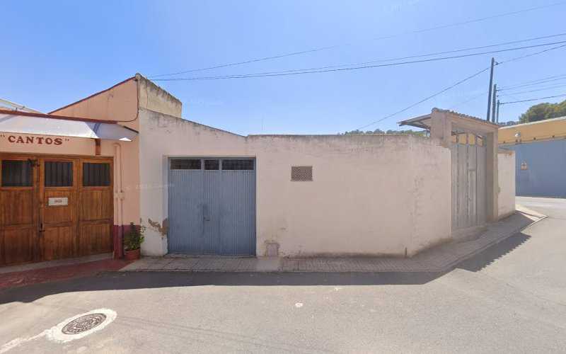 Fotografia tomada fuera de CARPINTERIA CANTOS - Carpintero en Jalance, Valencia