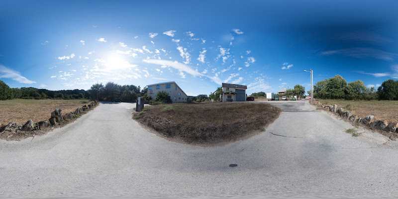 Fotografia tomada fuera de Carpinteria Barbas - Carpintería en Gustei, Orense