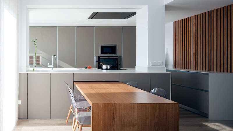 Fotografia tomada fuera de Sureda Fusteria I Decoració - Carpintero en AIGUA, Girona