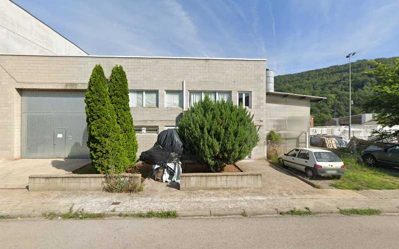 Fotografia tomada fuera de Fustería I Mobles Ángel Capdevila S.L. - Fuster en Sant Joan les Fonts, Girona
