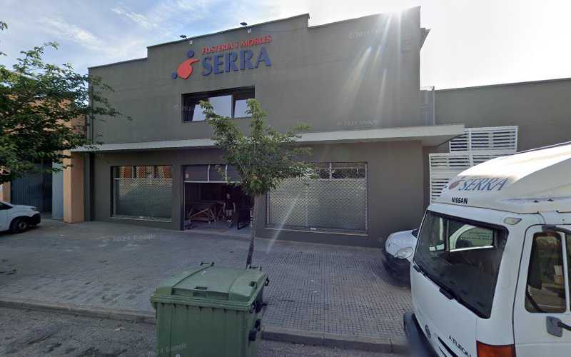 Fotografia tomada fuera de Mecániques Agustí - Juvinyà - Carpintería metálica y de aluminio en Sant Joan les Fonts, Girona