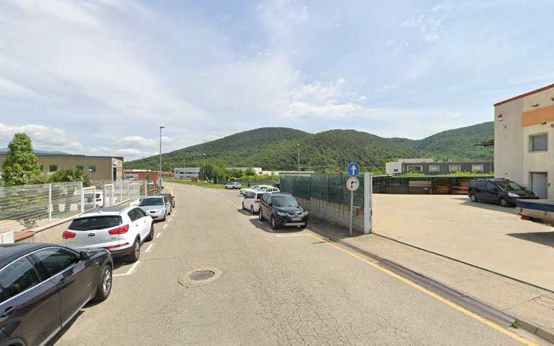 Fotografia tomada fuera de SERVEIS DE FUSTERIA S.A. - Fusteria en Begudà, Girona