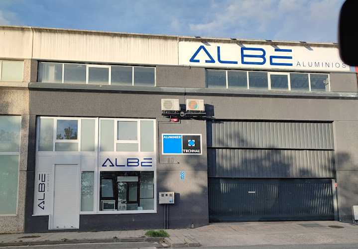 Fotografia tomada fuera de Aluminios Albe Berriozar - Carpintería metálica y de aluminio en Tajonar, Navarra