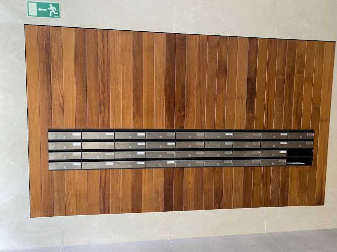 Fotografia tomada fuera de Peiser Lacados y Barnizados Pamplona - Pintura en Aizoáin, Navarra