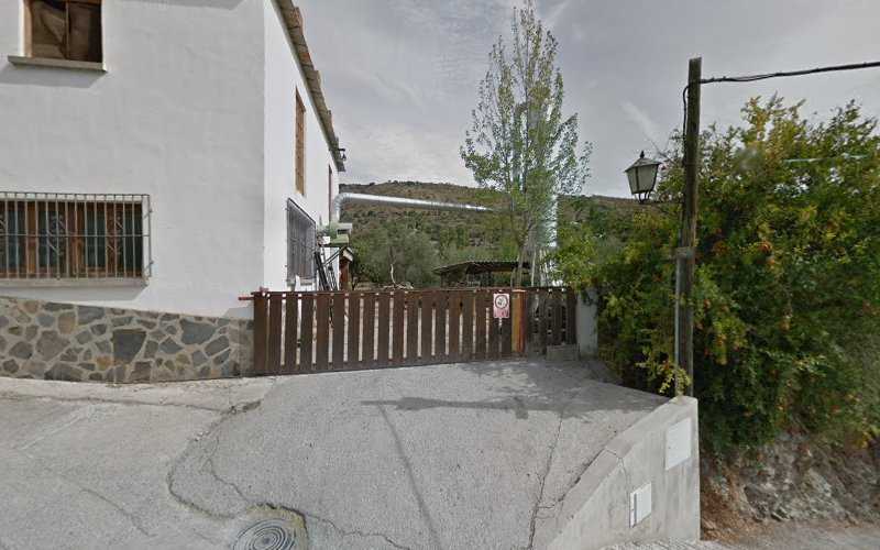 Fotografia tomada fuera de Carpintería Oralpujarra - Carpintería en Mecina Alfahar, Granada