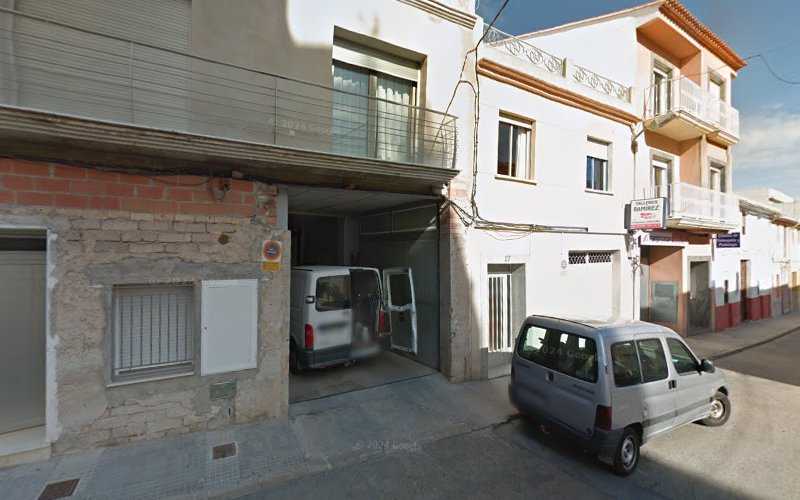 Fotografia tomada fuera de SALVADOR BAÑULS SASTRE S.L. - Carpintero en Pego, Alicante