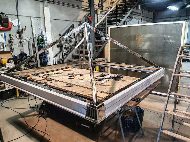 Fotografia tomada fuera de CARPINTERÍA METÁLICA EL CRISTO - Carpintería metálica y de aluminio en Villajoyosa, Alicante