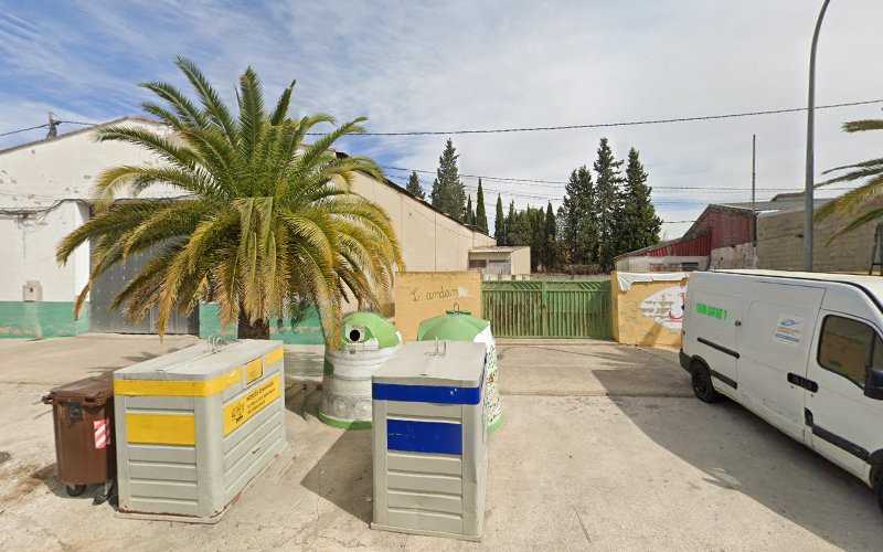 Fotografia tomada fuera de Vestidores y Cocinas el Viruta - Tienda de artículos de cocina en Benigànim, Valencia