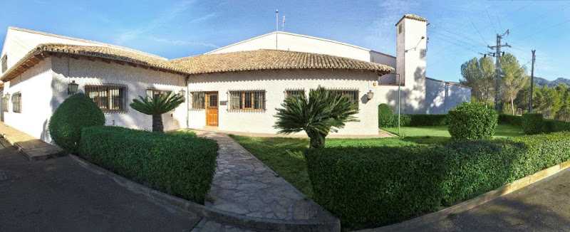 Fotografia tomada fuera de MADERAS LA GOBERNADORA, S.A. - Fábrica de muebles en Mogente/Moixent, Valencia