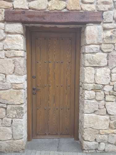 Fotografia tomada fuera de Carpinteria Rafael Relaño - Carpintería en Sigüenza, Guadalajara