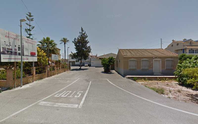 Fotografia tomada fuera de DisQuain,SL - Carpintería en Orihuela, Alicante