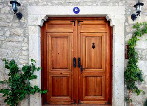 Fotografia tomada fuera de Puertas Hercan S.L. - Fábrica de puertas en Crevillent, Alicante