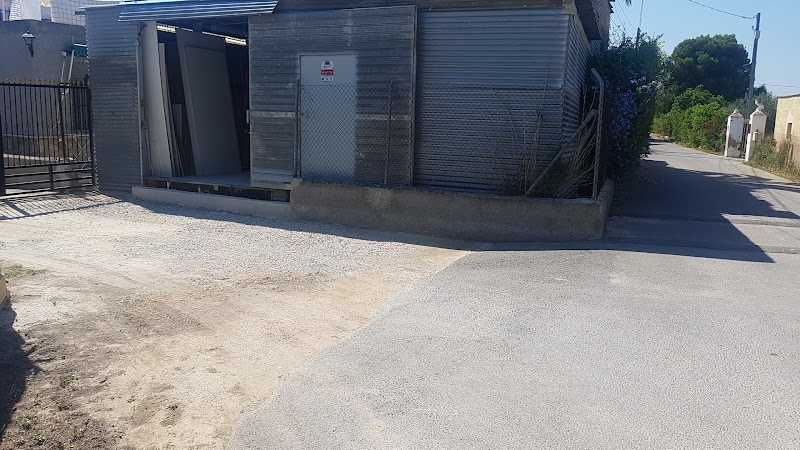 Fotografia tomada fuera de Decoraciones López - Carpintería en Crevillent, Alicante