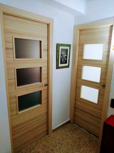 Fotografia tomada fuera de Carpintería Escribano - Carpintería en Valencia, Valencia