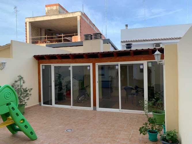 Fotografia tomada fuera de Esteve Aluminio - Carpintería metálica en Valencia - Carpintería metálica y de aluminio en Massamagrell, Valencia