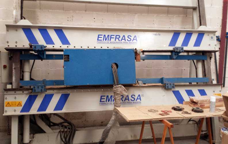 Fotografia tomada fuera de Suministros para Madera Capel - Tienda de suministros para trabajar la madera en Benahadux, Almería