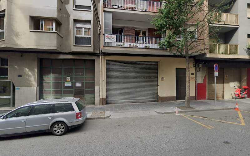 Fotografia tomada fuera de Fustería Ferrer - Fuster en La Seu d'Urgell, Lérida