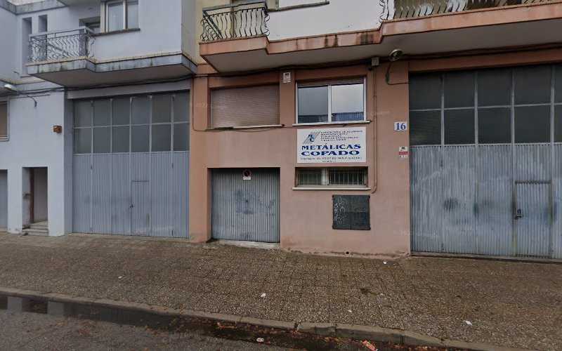 Fotografia tomada fuera de Metálicas Copado - Metal·listeria en Girona, Girona