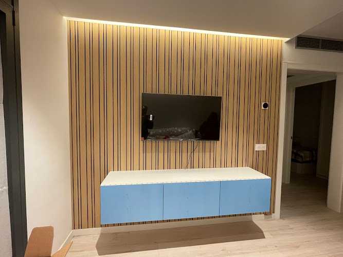 Fotografia tomada fuera de Lacats Fusteria - Carpintero en Girona, Girona