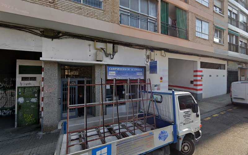 Fotografia tomada fuera de Carpintería De Alumino - Tienda de armarios en Zaragoza, Zaragoza
