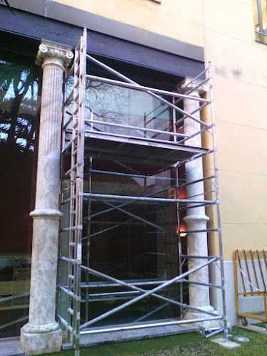 Fotografia tomada fuera de Cristalería Ana Albiac Sl - Carpintería metálica y de aluminio en Zaragoza, Zaragoza