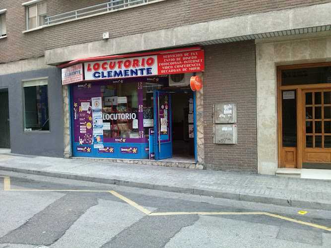 Fotografia tomada fuera de Wandos Wood (Carpintería)/ Locutorio Clemente - Locutorio en Zaragoza, Zaragoza