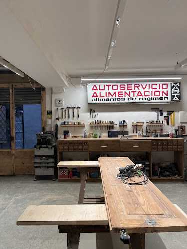 Fotografia tomada fuera de Carpintería Woodpeckers - Carpintería en Barcelona, Barcelona