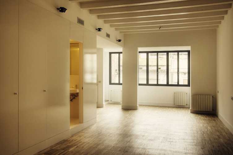 Fotografia tomada fuera de Fusteria Triangle - Ebenista en Barcelona, Barcelona