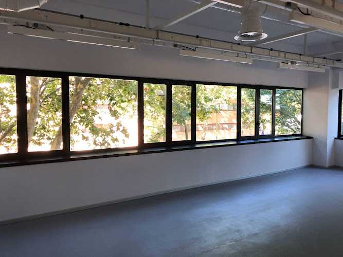 Fotografia tomada fuera de Carpintería Metálica Rau - Fusteria d’alumini - Carpintería metálica y de aluminio en Barcelona, Barcelona