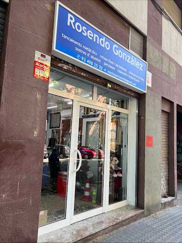 Fotografia tomada fuera de CARPINTERIA DE ALUMINIO ROSENDO GONZALEZ - Carpintería metálica y de aluminio en Barcelona, Barcelona