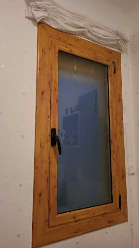 Fotografia tomada fuera de Carpinteria de aluminio Jos-mar SL. - Carpintería metálica y de aluminio en Barcelona, Barcelona