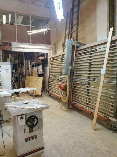 Fotografia tomada fuera de Fustes Kaiema - Maderas y aglomerados - Fusteria en Barcelona, Barcelona