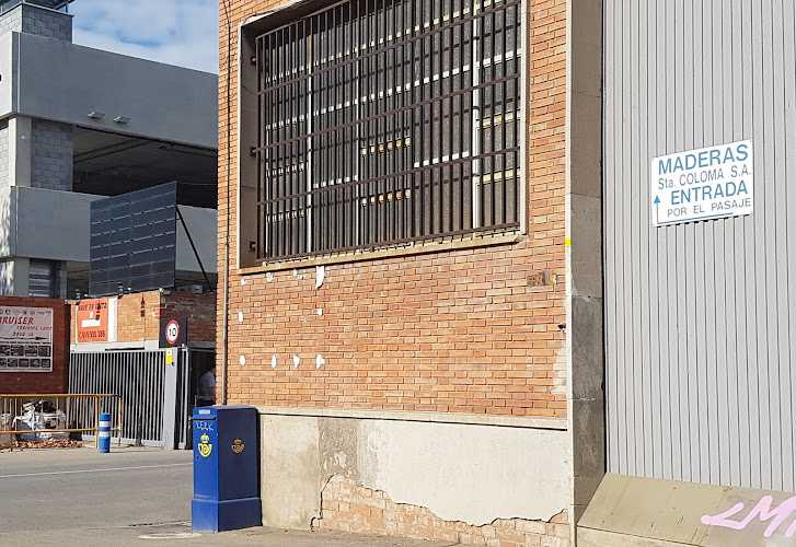 Fotografia tomada fuera de Maderas Santa Coloma - Establecimiento de venta de madera en Barcelona, Barcelona