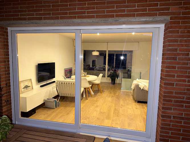 Fotografia tomada fuera de Ventanas Direct - Metal·listeria en Barcelona, Barcelona