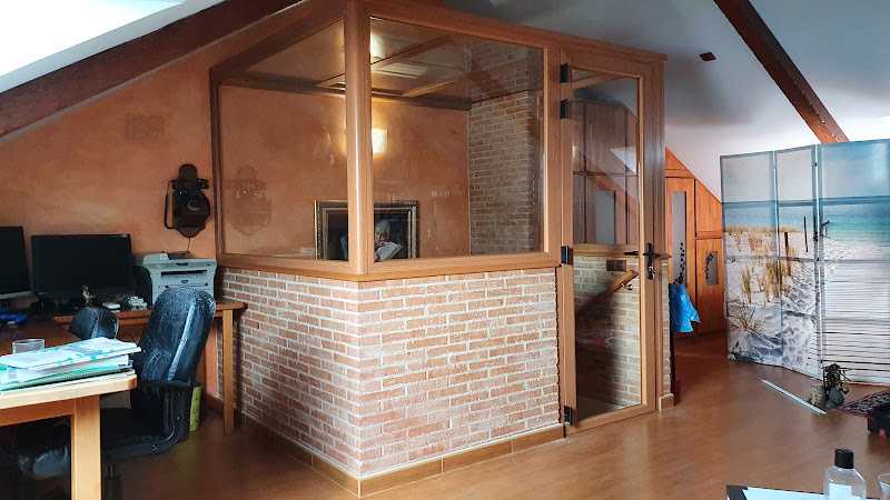 Fotografia tomada fuera de Aluminios Roysa S.L - Carpintería metálica y de aluminio en Rivas-Vaciamadrid, Madrid