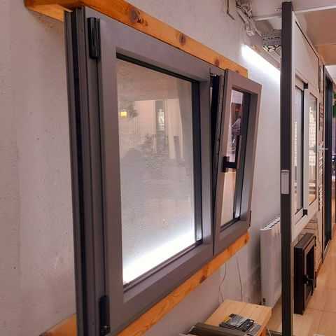 Fotografia tomada fuera de Aluperco - Carpintería metálica y de aluminio en Barcelona, Barcelona