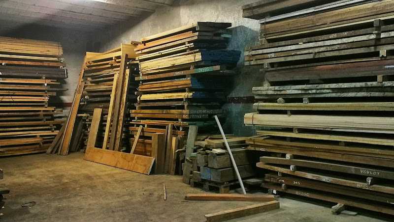 Fotografia tomada fuera de Fustes Garriga - Fusteria en Barcelona, Barcelona