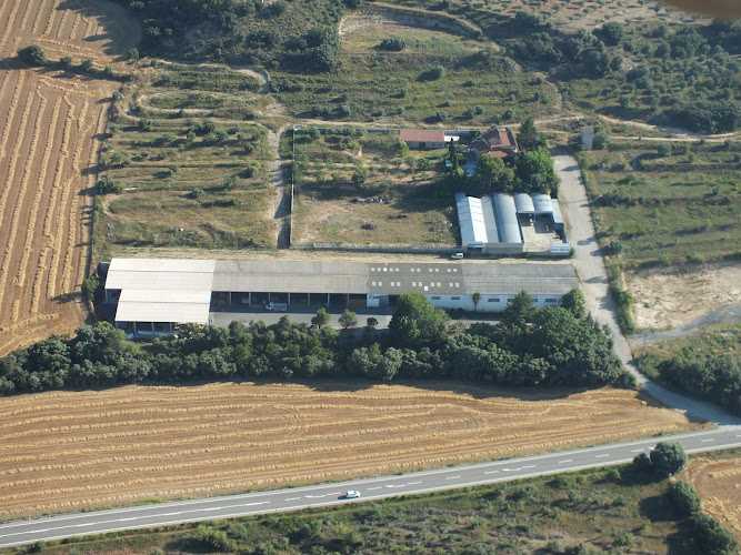 Fotografia tomada fuera de Maderas Fuster S.A. - Establecimiento de venta de madera en Barbastro, Huesca