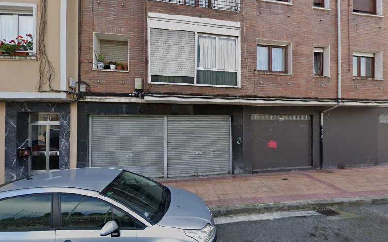 Fotografia tomada fuera de Ebanisteria Arias - Tienda de armarios en Barakaldo, Vizcaya