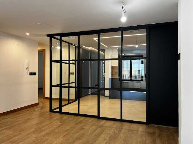 Fotografia tomada fuera de Fabrica ventanas PVC Salamanca / Ventanas Pando - Proveedor de ventanas en Villares de la Reina, Salamanca