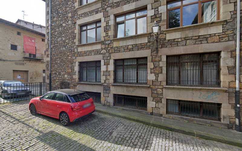 Fotografia tomada fuera de altube aroztegia - Carpintería en Oñati, Guipúzcoa